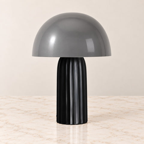 Lampe Valhesa argent et noir — fond beige et marbre