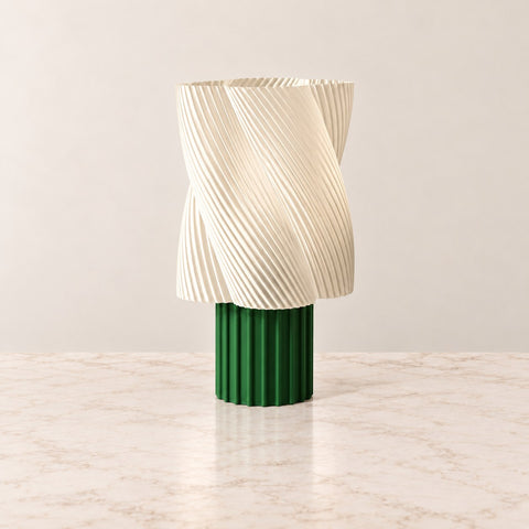 Lampe Guimauve lait menthe — fond beige et marbre