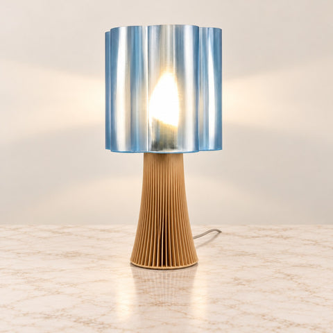 Lampe Irma beige bleu — fond beige et marbre