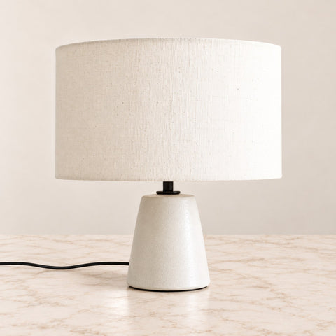 Lampe Farol céramique — fond beige et marbre