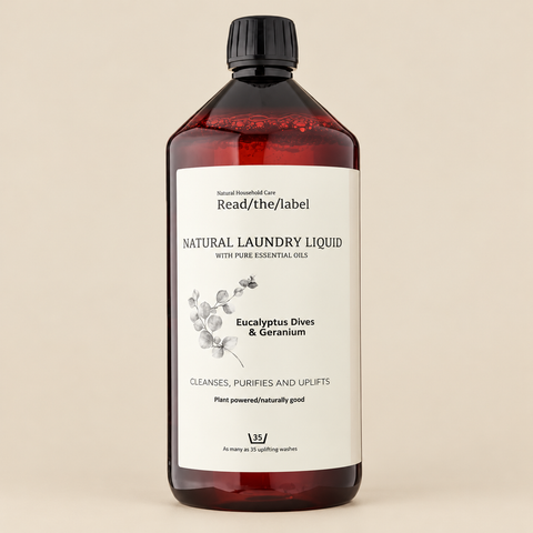 Lessive eucalyptus et géranium 1 L sur fond beige