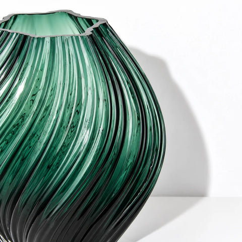 Vase verre soufflé vert — detail