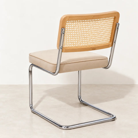 Chaise Breuer beige — vue trois quarts arriere