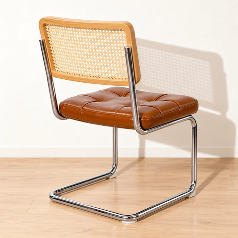 Chaise Breuer caramel — vue trois quarts arriere
