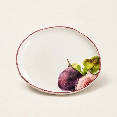 Assiette Skord décor figues — vue légèrement inclinée