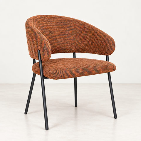 Fauteuil Eros — vue de trois quarts sur fond blanc cassé