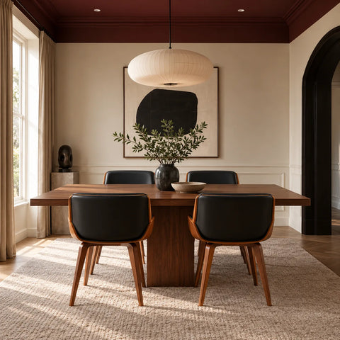 Chaise noire — salon table 4