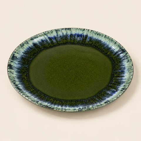 Assiette Azeitona tons olive — vue légèrement inclinée