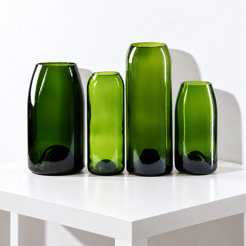 Vase vert verre recyclé — trois quarts