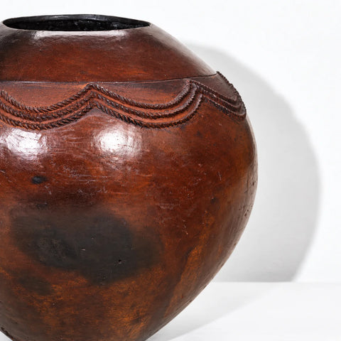 Poterie zouloue noire artisanale — detail