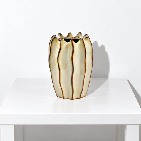 Vase Patisserie céramique beige — trois quarts