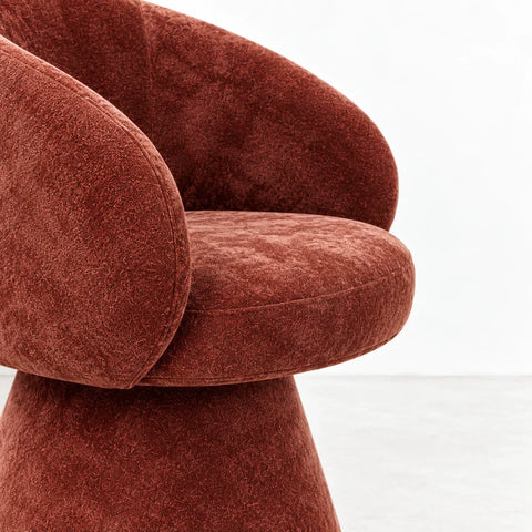 Fauteuil Alba chenille cerise — detail matiere