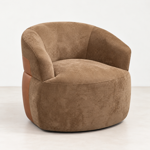 Fauteuil pivotant marron — vue de trois quarts sur fond blanc cassé