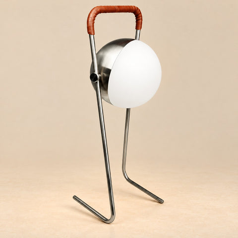 Lampe Mova marron rechargeable — vue rapprochée