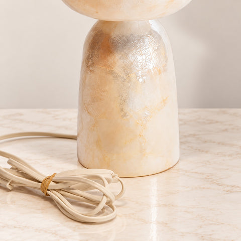 Lampe nacre blanc doré — détail du pied