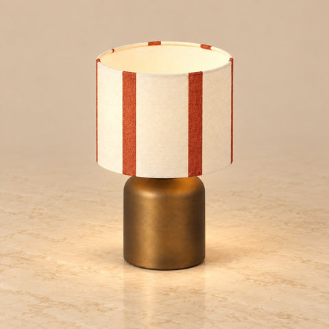 Lampe rayée — vue illustrative sous un autre angle sur marbre beige
