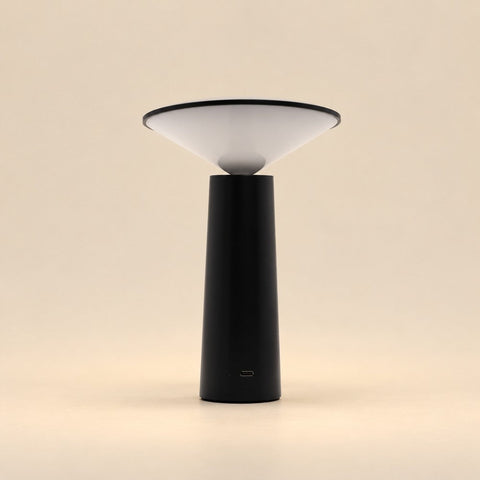 Lampe tactile champignon noire — fond beige sable