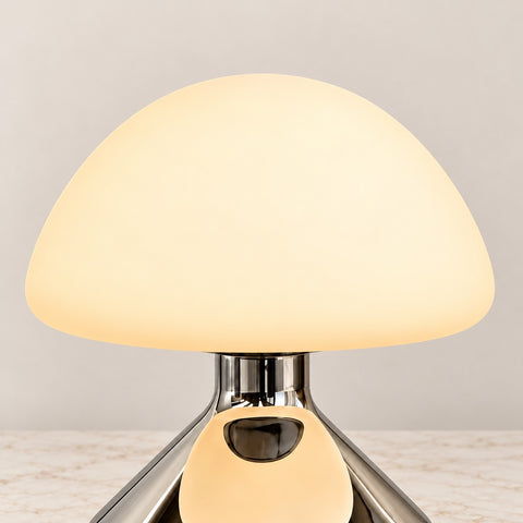 Lampe Trophy chromée — détail de l’abat-jour