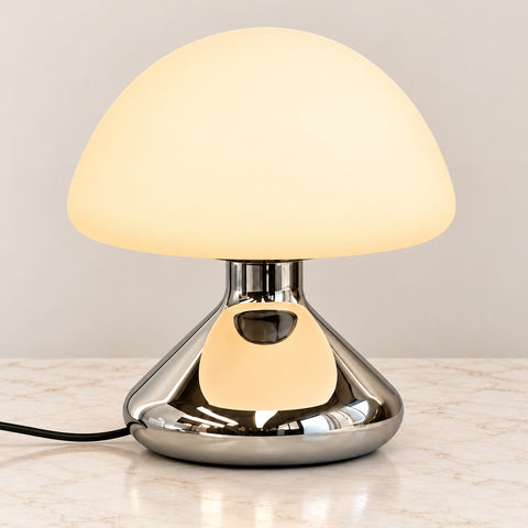 Lampe Trophy chromée — vue rapprochée