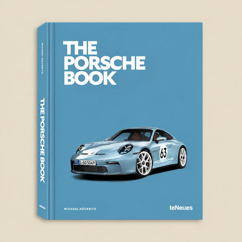 The Porsche Book sur fond beige uni