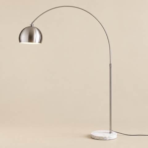 Lampadaire arc Plaza marbre sur fond beige