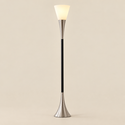 Lampadaire en verre sablé sur fond beige
