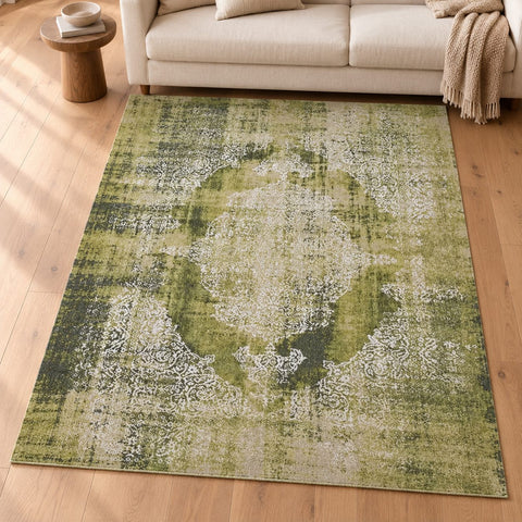 Tapis Ecorug Tuscany vert — mise en situation illustrative avec canapé